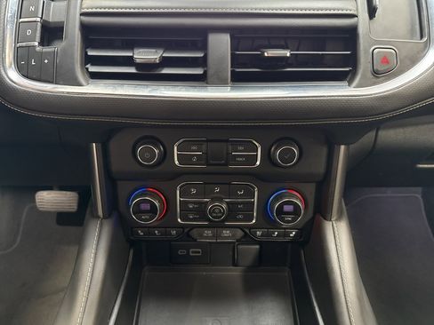 Used 2023 Chevrolet Suburban Premier image 20