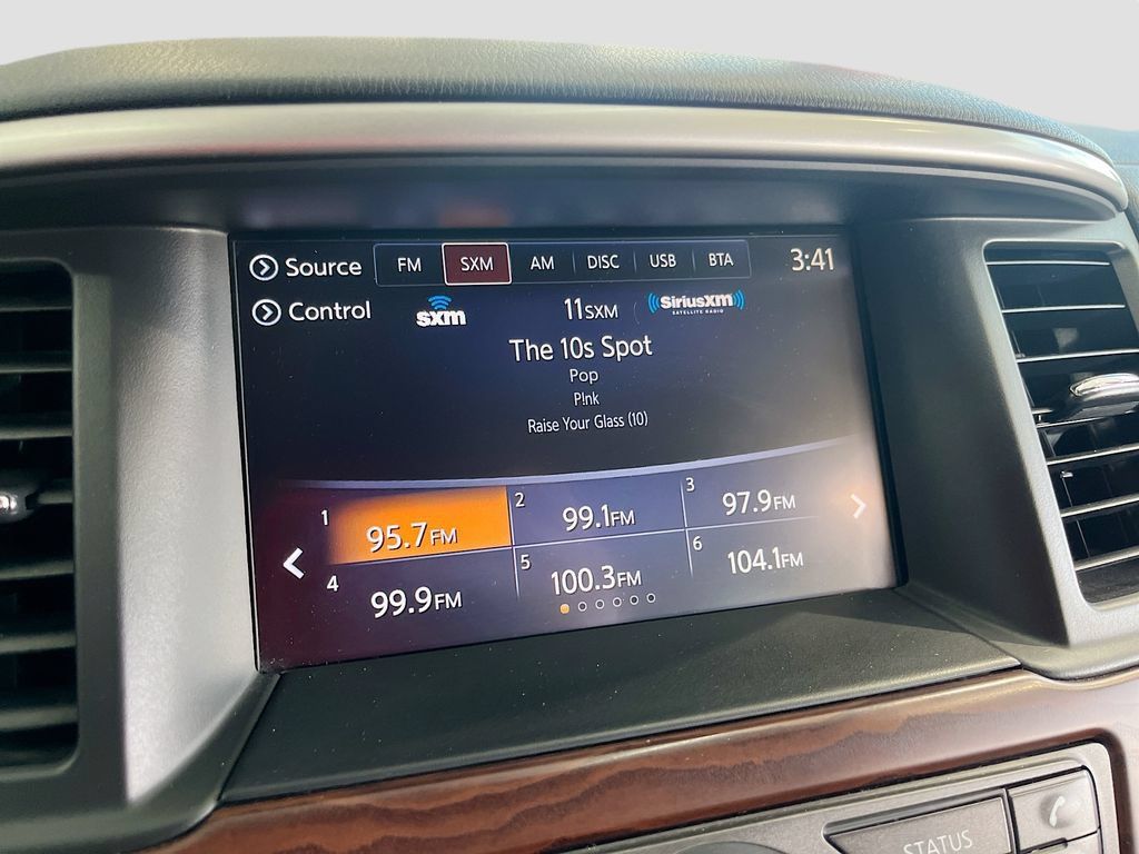 Used 2020 Nissan Pathfinder Platinum FWD image 15