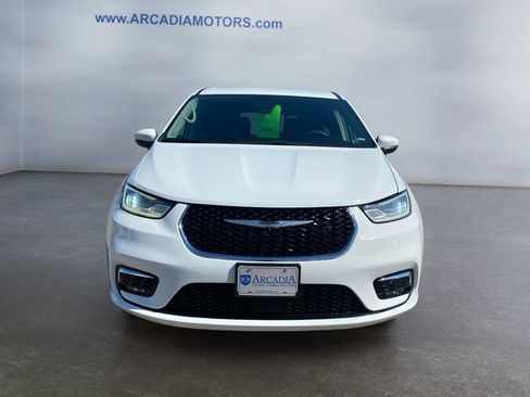 Used 2023 Chrysler Pacifica Touring-L image 8