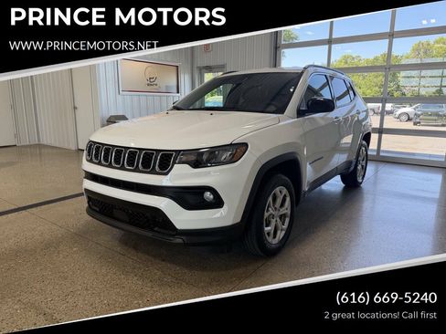 Used 2024 Jeep Compass Latitude AWD/4WD image 1