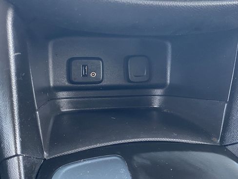 Used 2018 Chevrolet Equinox LT image 30