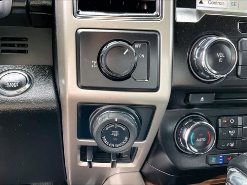 Used 2018 Ford F150 Lariat RWD image 30