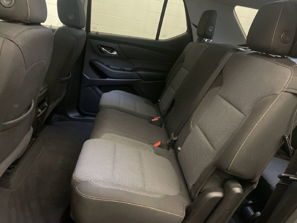 Used 2018 Chevrolet Traverse LT FWD image 17