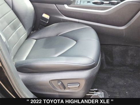Used 2022 Toyota Highlander XLE image 32