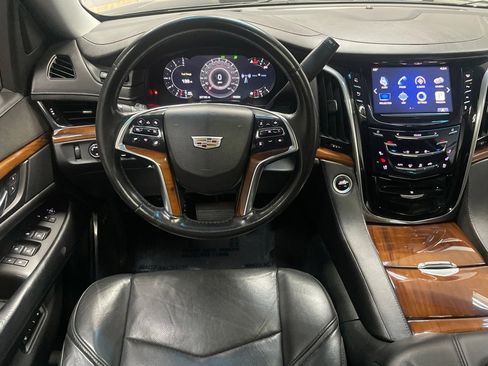 Used 2016 Cadillac Escalade ESV Luxury image 2
