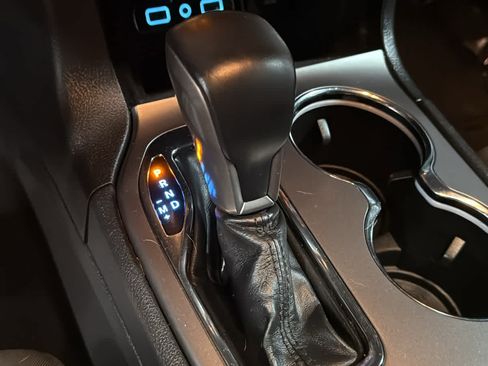 Used 2019 Jeep Grand Cherokee Laredo AWD/4WD image 17
