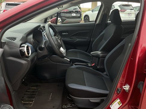 Used 2025 Nissan Versa SV FWD image 10