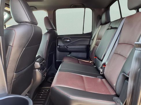 Used 2025 Honda Ridgeline Black Edition image 11