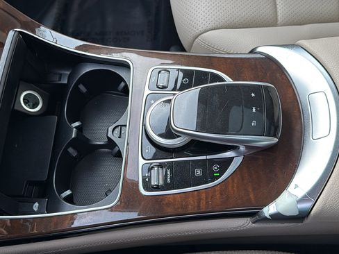 Used 2017 Mercedes-Benz GLC 300 4MATIC image 23