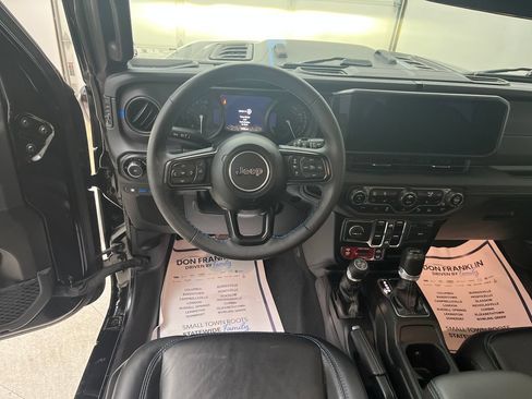 Used 2024 Jeep Wrangler Unlimited Rubicon 4xe AWD/4WD image 15