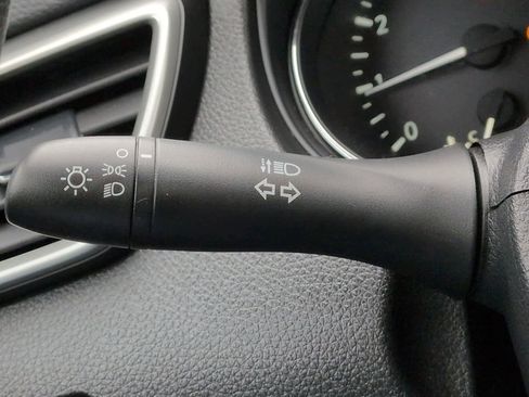 Used 2016 Nissan Rogue S image 27