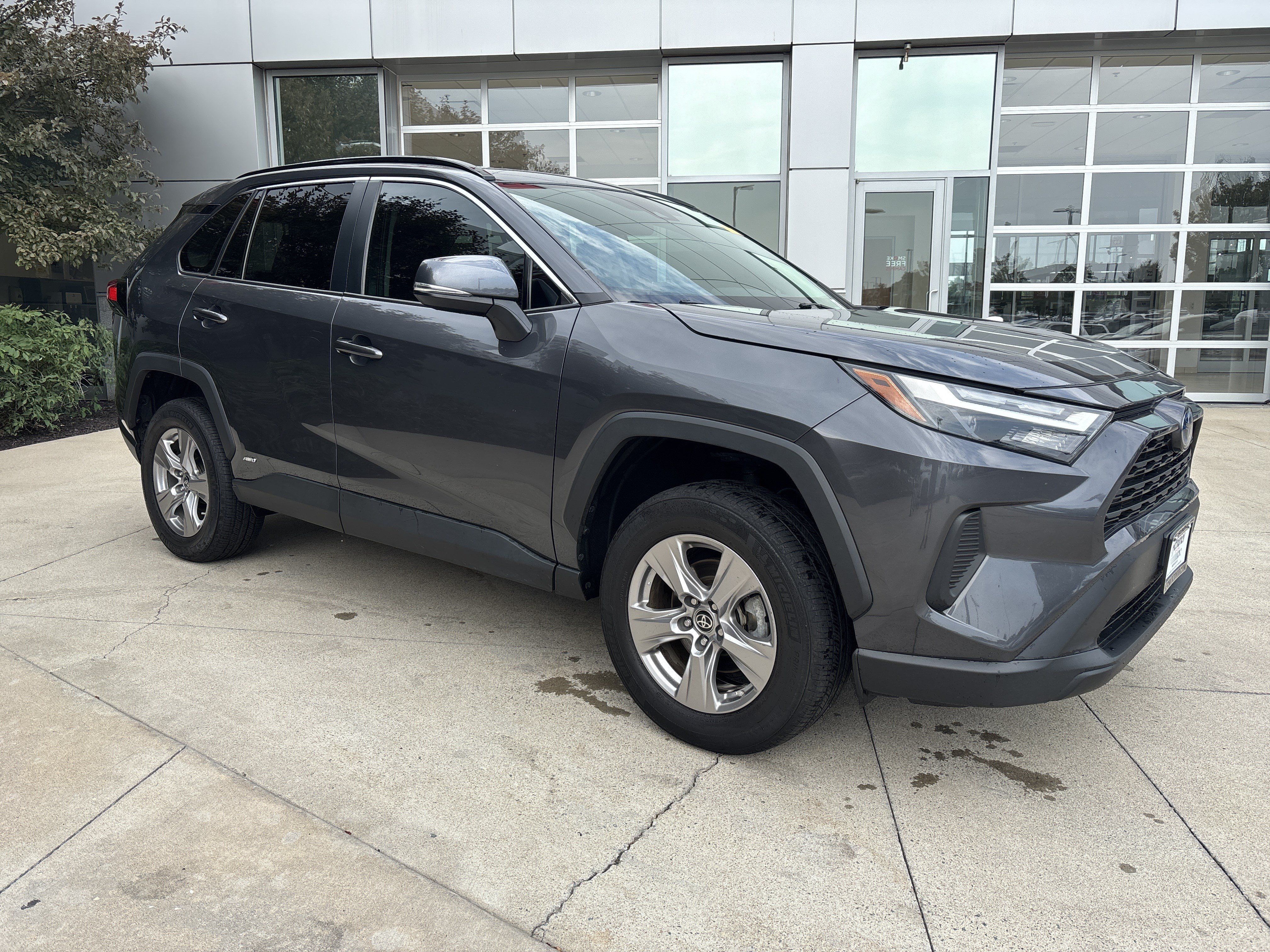 Used 2023 Toyota RAV4 LE AWD/4WD image 2