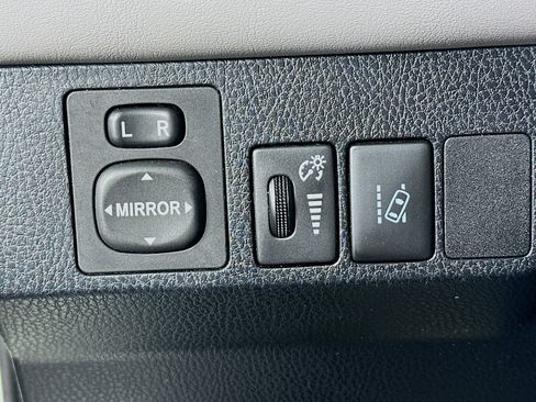 Used 2017 Toyota RAV4 Limited image 17