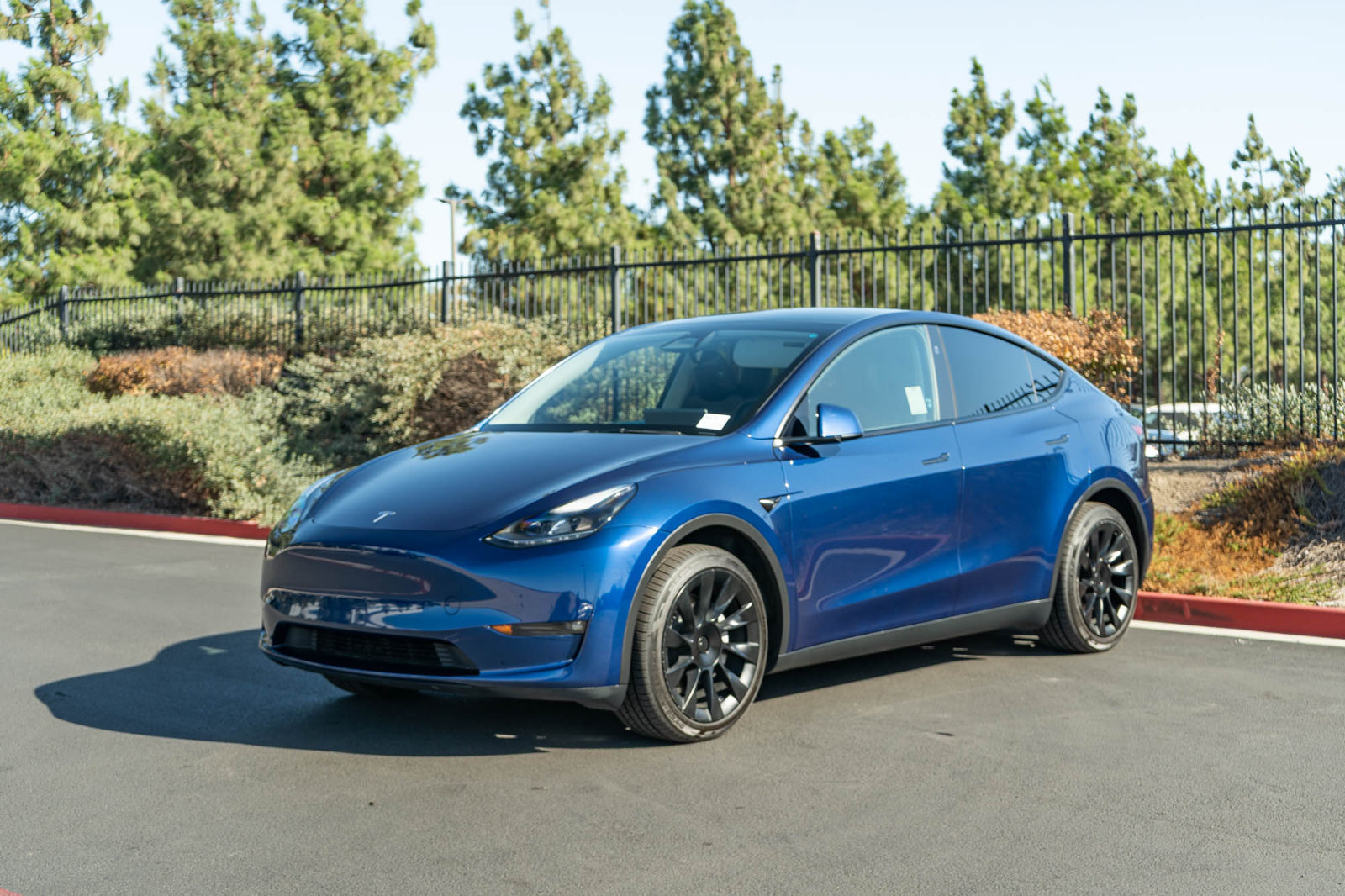 Used 2023 Tesla Model Y Long Range AWD/4WD image 3