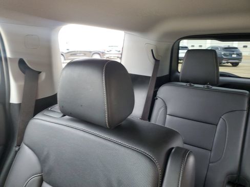 Used 2023 GMC Acadia SLT FWD image 13
