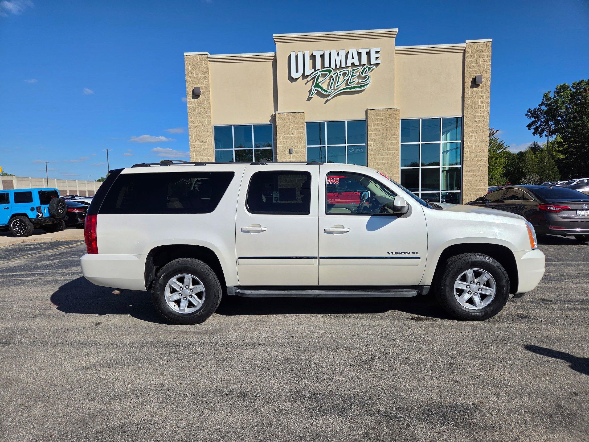 Used 2012 GMC Yukon XL SLT w/ SLT-2 Equipment Package AWD/4WD image 1