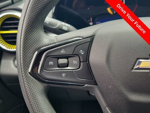 Used 2025 Chevrolet Trax LT FWD image 7