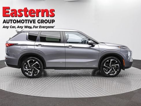 Used 2024 Mitsubishi Outlander SE AWD/4WD image 4