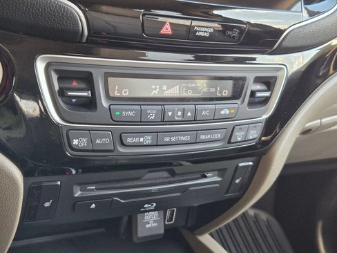 Used 2019 Honda Pilot Touring image 17
