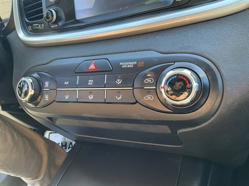 Used 2020 Kia Sorento AWD V6 image 36