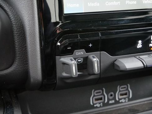 Used 2025 RAM 1500 Laramie image 36