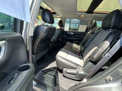 Used 2020 Nissan Pathfinder SL AWD/4WD image 18