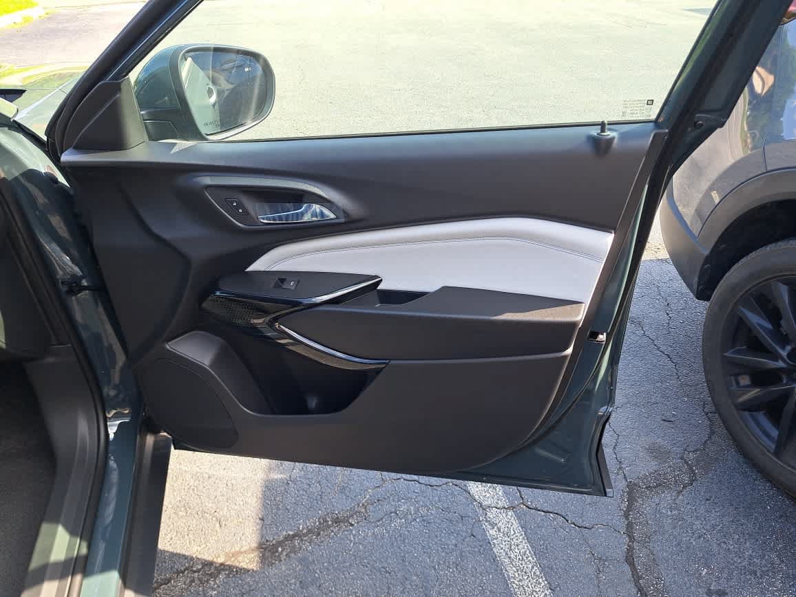 New 2026 Chevrolet Trax LT w/ Driver Confidence Package FWD image 27