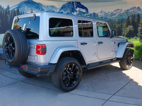 Used 2023 Jeep Wrangler Unlimited Sahara w/ Cold Weather Group AWD/4WD image 6