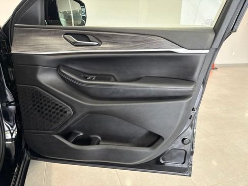 Used 2023 Jeep Grand Cherokee Limited w/ Black Appearance Package AWD/4WD image 55