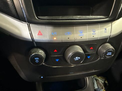 Used 2018 Dodge Journey SE w/ Popular Equipment Group FWD image 25