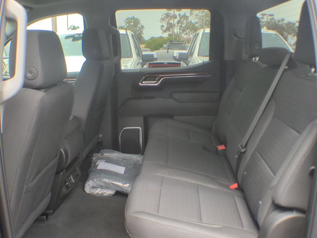 Used 2023 Chevrolet Silverado 1500 LT AWD/4WD image 25
