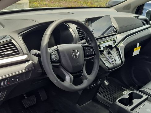 New 2026 Honda Odyssey Touring image 2
