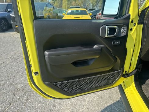 Used 2023 Jeep Wrangler Unlimited w/ Sun & Screen Package image 26