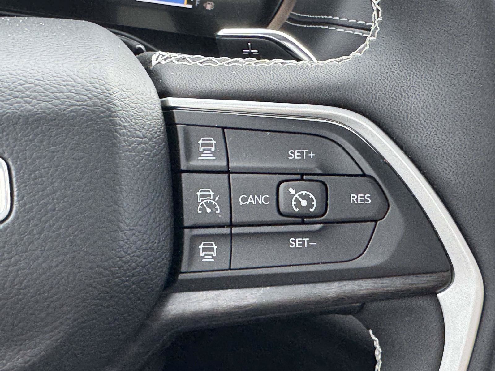 Used 2023 Jeep Grand Cherokee L Limited w/ Luxury Tech Group II AWD/4WD image 24
