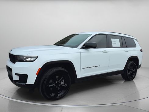 Used 2025 Jeep Grand Cherokee L Laredo image 12