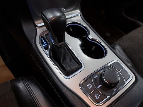 Used 2022 Jeep Grand Cherokee Laredo X image 50