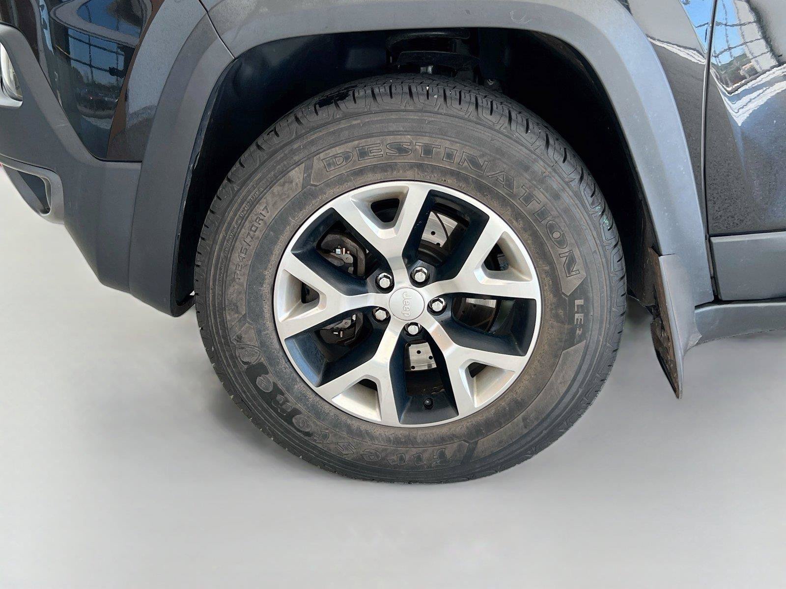 Used 2018 Jeep Cherokee Trailhawk w/ Comfort/Convenience Group AWD/4WD image 28