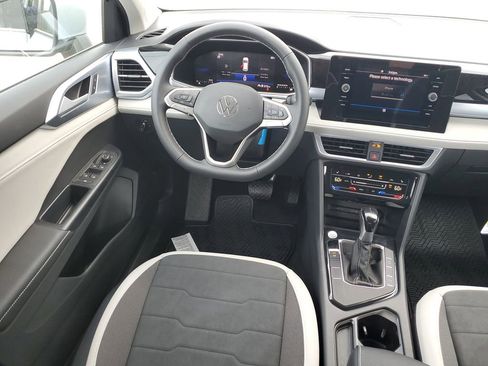 New 2026 Volkswagen Taos SE FWD image 10