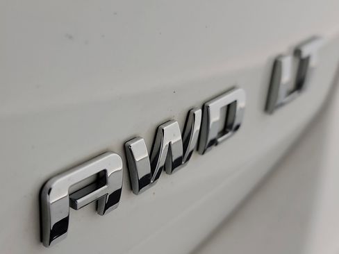 Used 2020 Chevrolet Equinox LT w/ Driver Convenience Package image 33