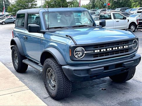 Used 2025 Ford Bronco 2-Door w/ Sasquatch Package AWD/4WD image 1