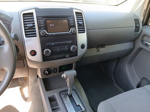 Used 2018 Nissan Frontier SV image 21