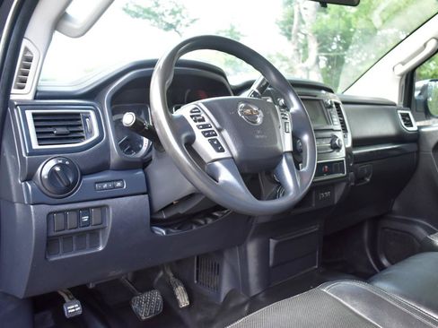 Used 2019 Nissan Titan S AWD/4WD image 14