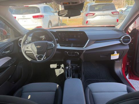 New 2026 Chevrolet Trax LT w/ Driver Confidence Package image 15