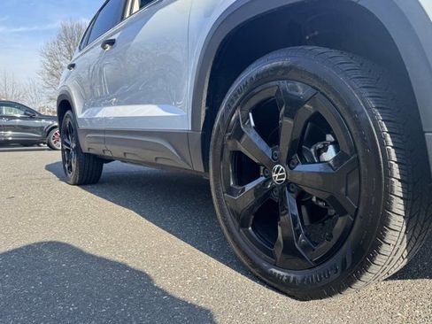 Used 2025 Volkswagen Taos SE image 10