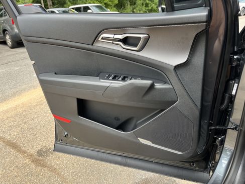 New 2025 Kia Sportage LX image 15