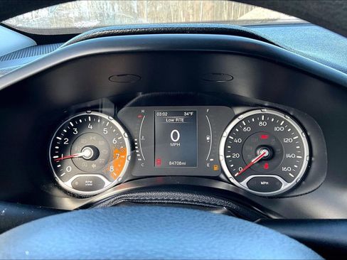 Used 2016 Jeep Renegade Sport w/ Power & Air Group image 17