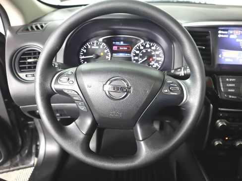 Used 2019 Nissan Pathfinder S image 10