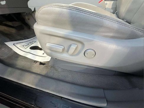 Used 2012 Toyota Sienna Limited image 29