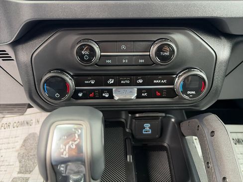 New 2025 Ford Bronco Badlands w/ Sasquatch Package image 19