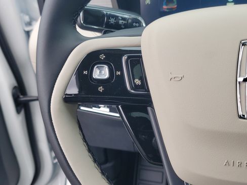 New 2026 Lincoln Corsair Premiere image 17